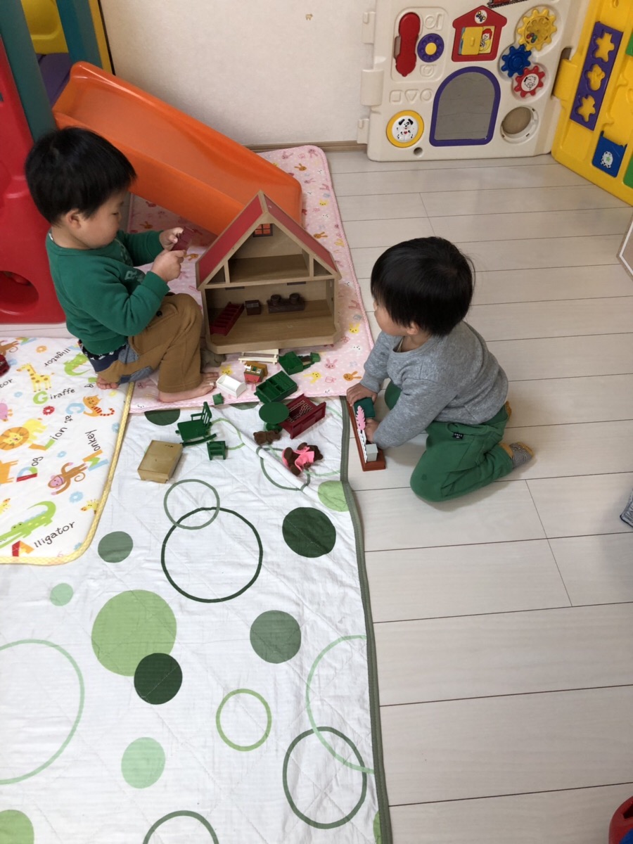 男子同士のシルバニアファミリーも今時です