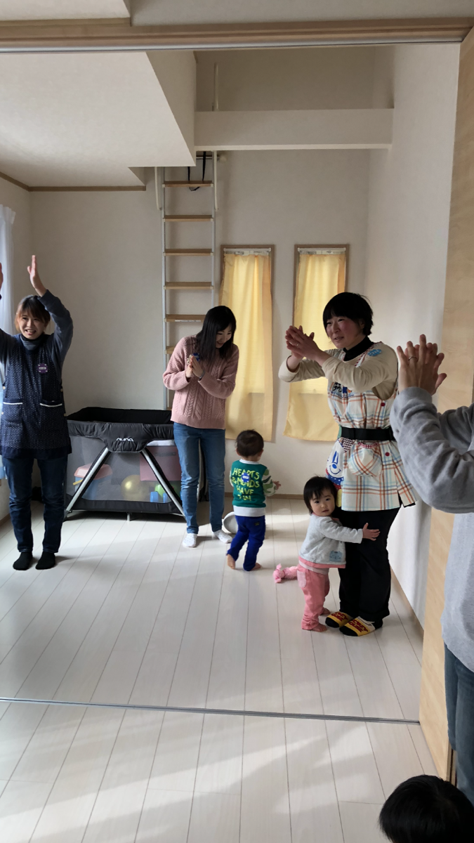 遊ぼう会でのダンス風景です